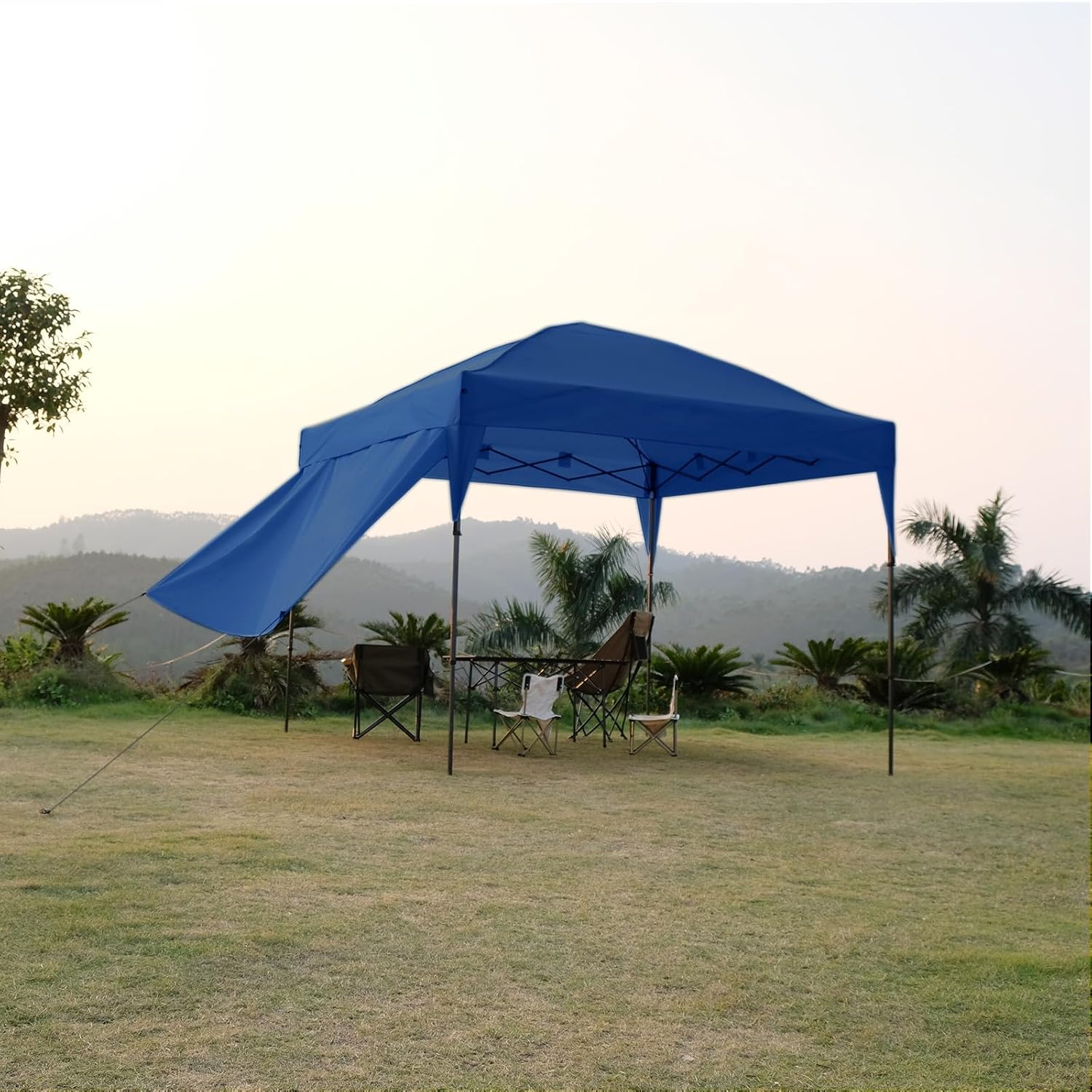 Barraca exterior do dossel com os sacos de areia imediatos para acampar