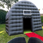 Grande tenda inflável preta (15x15x14ft) inclui uma sala de eventos