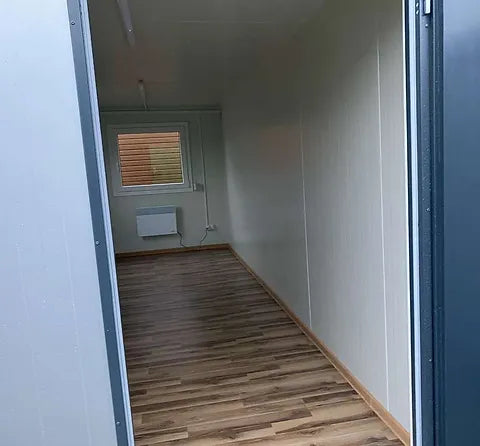 CONTENEDOR DE OFICINA CON PERSIANAS 6 2,40 METROS